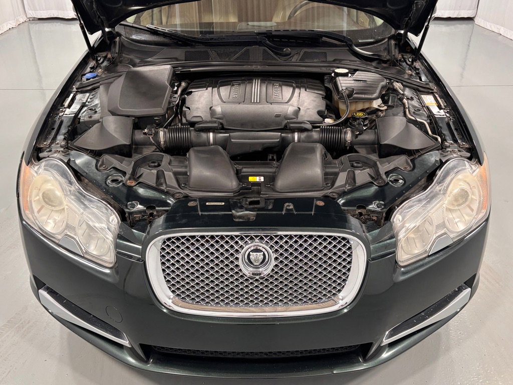 Used 2011 Jaguar XF image 29