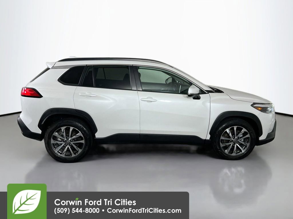 Used 2023 Toyota Corolla Cross XLE image 17