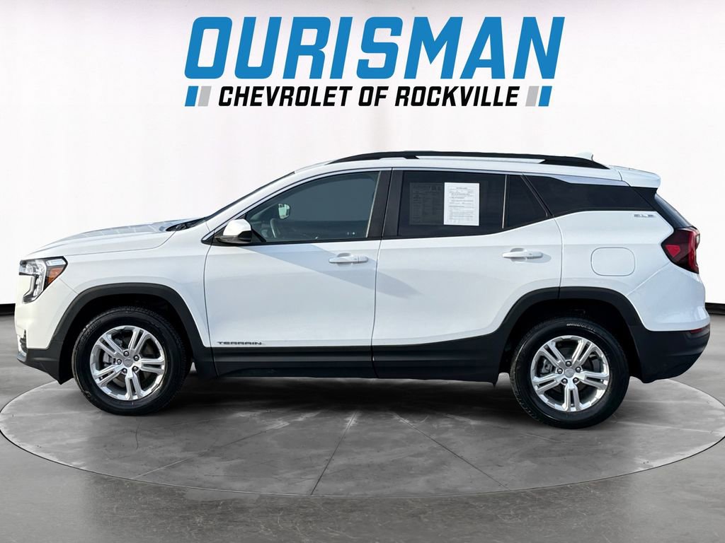 Used 2022 GMC Terrain SLE w/ Driver Convenience Package image 3