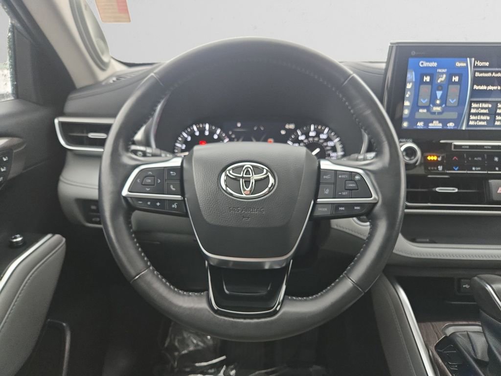 Used 2020 Toyota Highlander Platinum AWD/4WD image 13