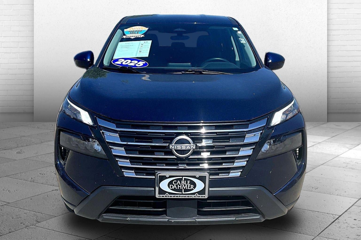 Used 2025 Nissan Rogue SV AWD/4WD image 2