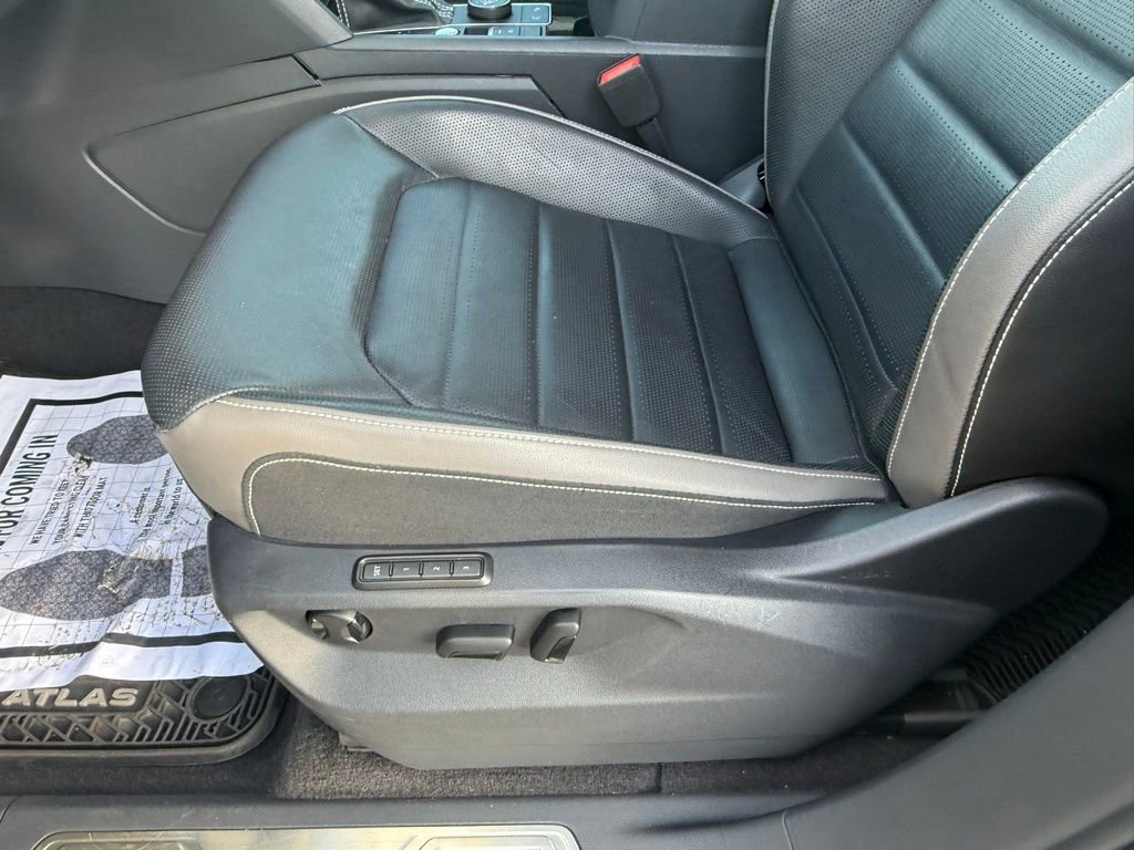 Used 2022 Volkswagen Atlas SEL Premium image 16