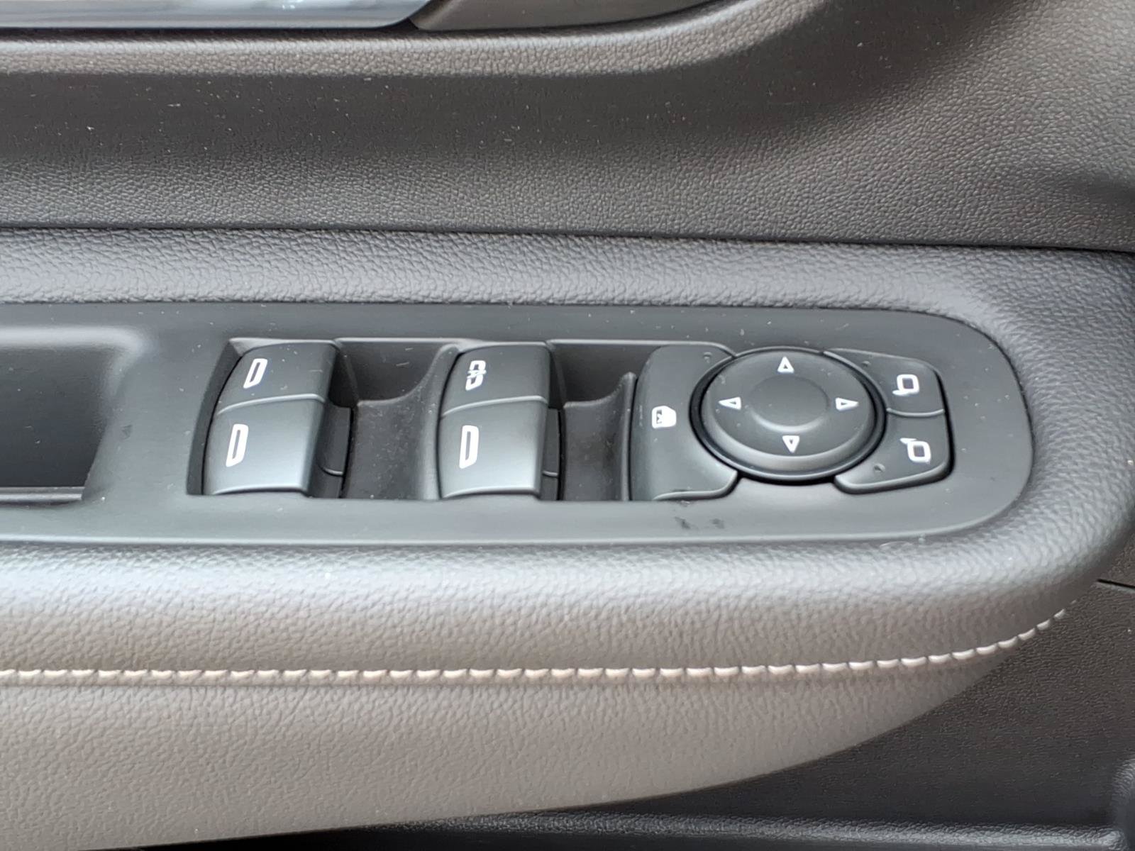 Certified 2022 GMC Terrain SLT w/ Infotainment Package II AWD/4WD image 26