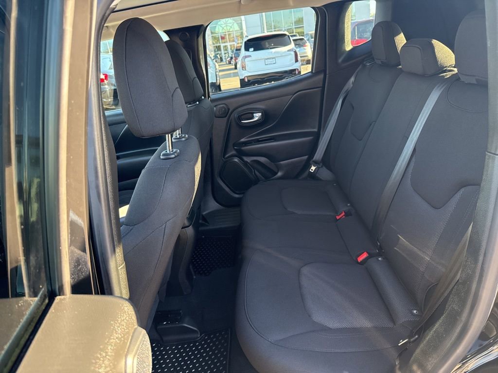 Used 2023 Jeep Renegade Latitude w/ Sun & Fun Group AWD/4WD image 20