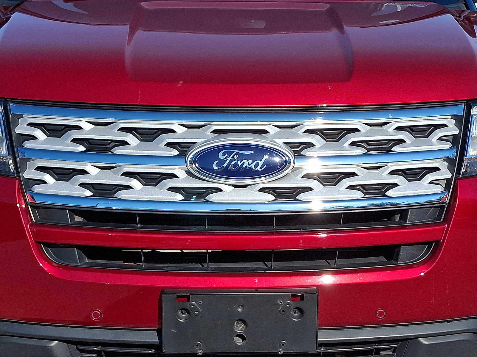 Used 2018 Ford Explorer XLT w/ Equipment Group 202A image 9