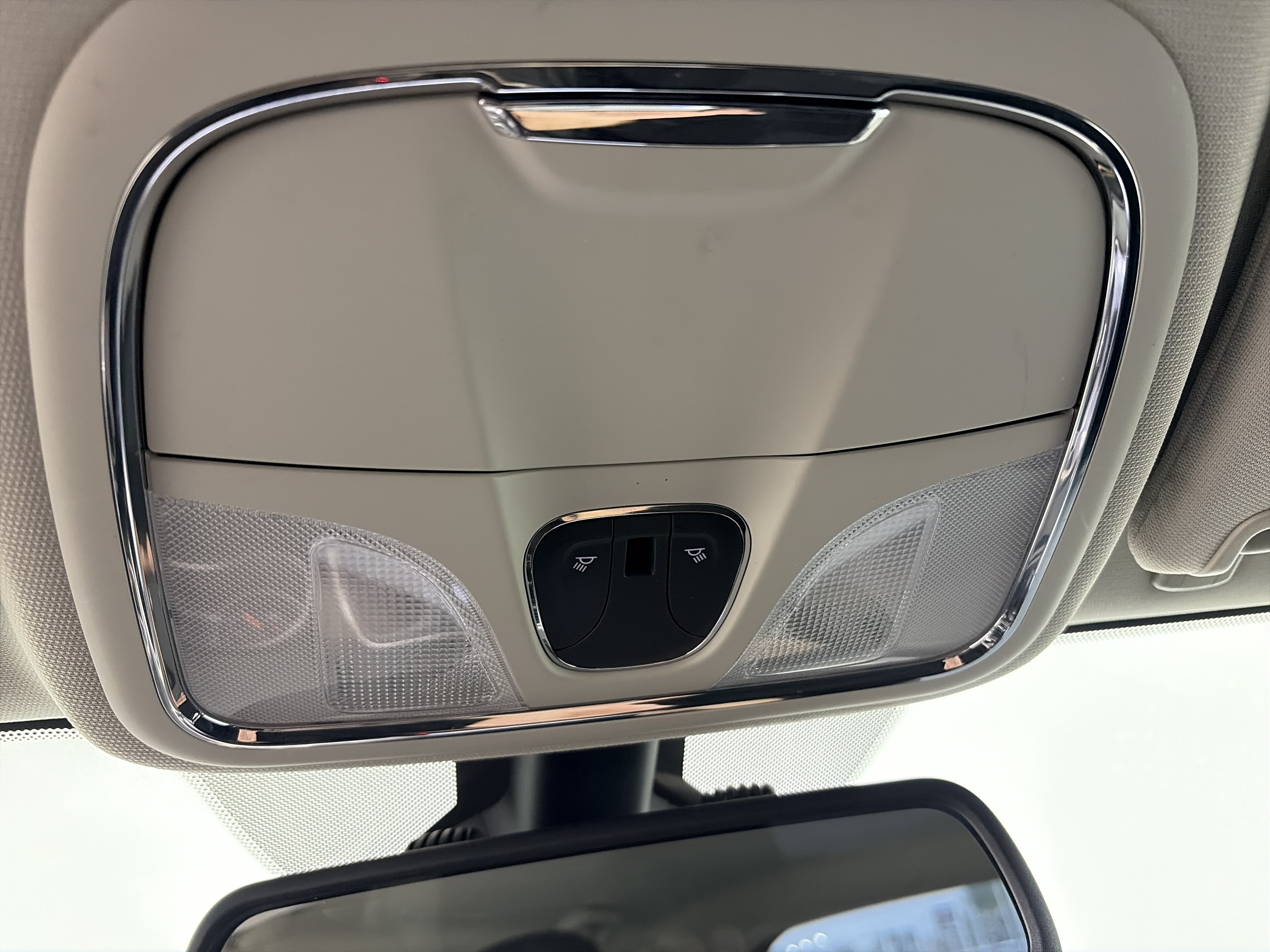 Used 2015 Jeep Cherokee Latitude w/ Cold Weather Group AWD/4WD image 38