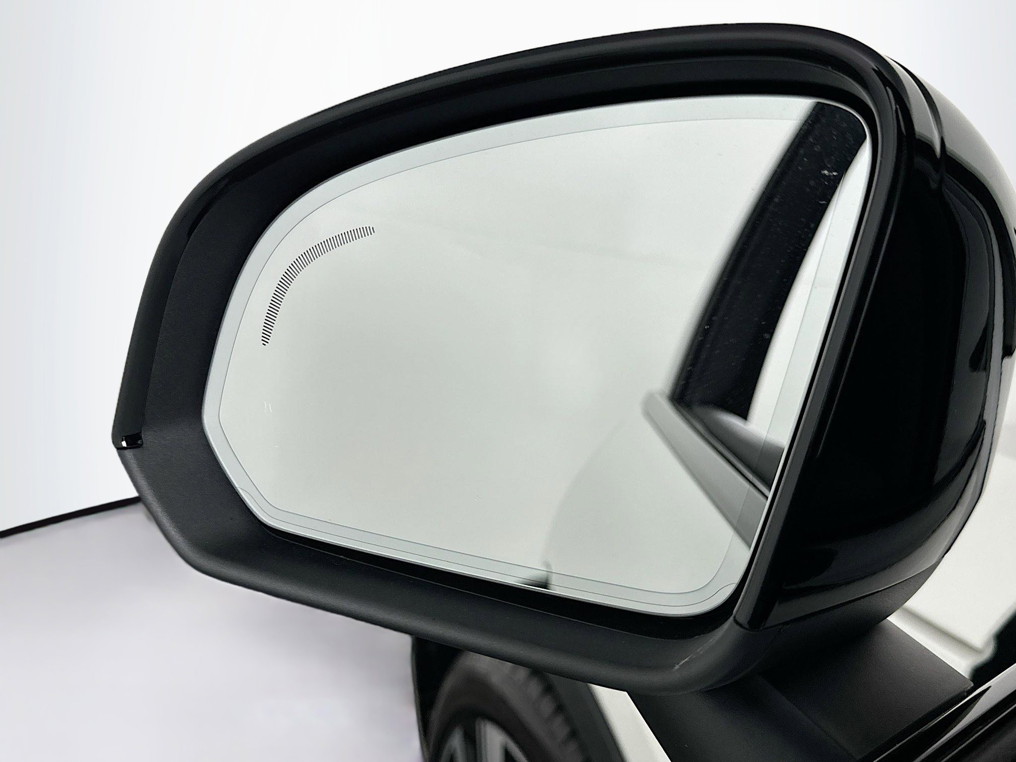 Used 2022 Volvo XC40 P8 Recharge Plus image 16