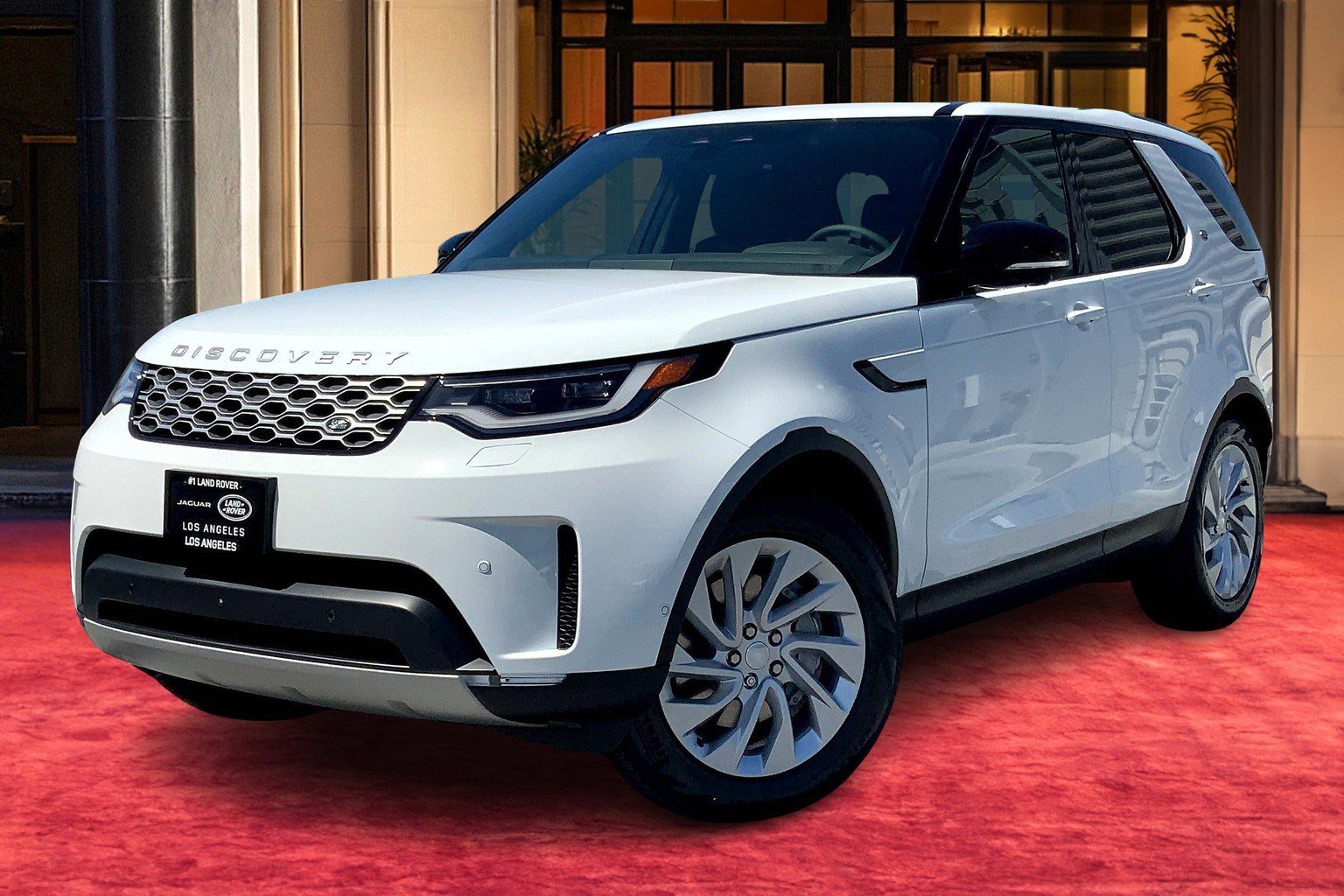 New 2025 Land Rover Discovery S image 1