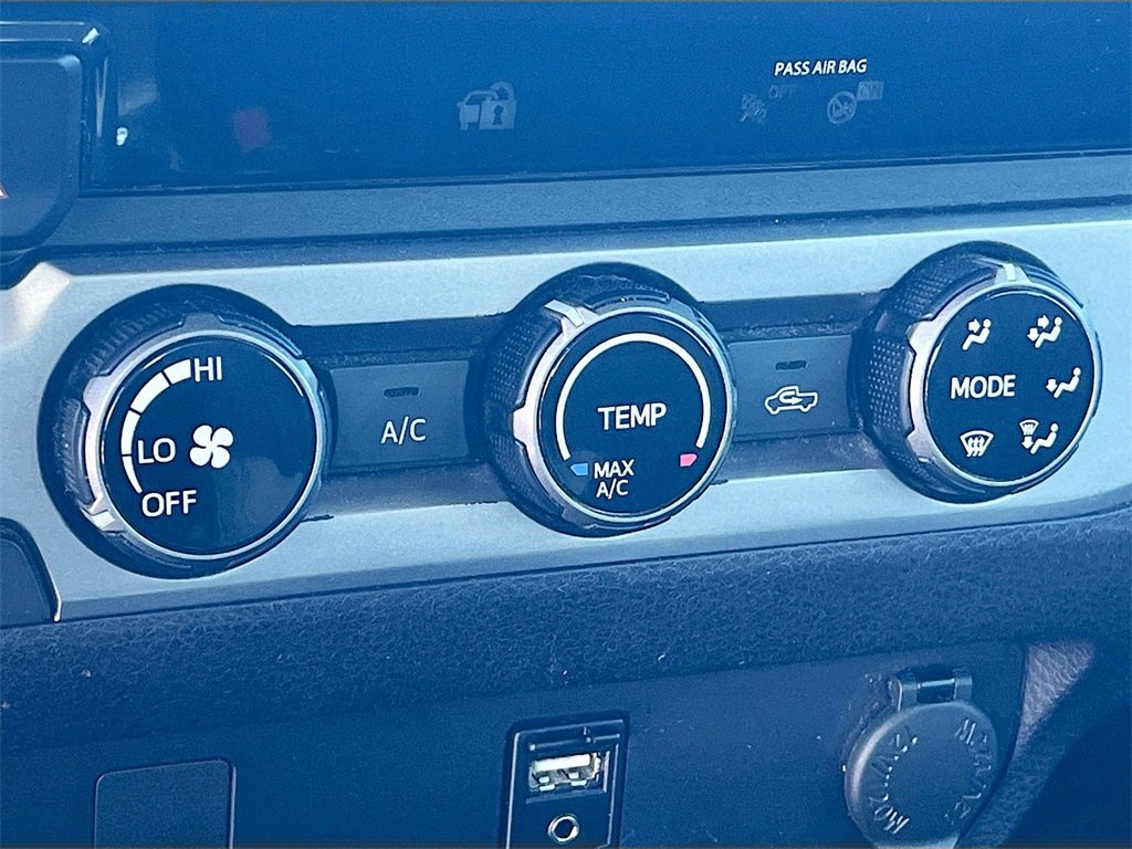 Used 2018 Toyota Tacoma SR image 15