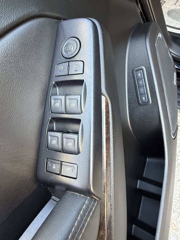 Used 2019 Chevrolet Suburban LT image 29