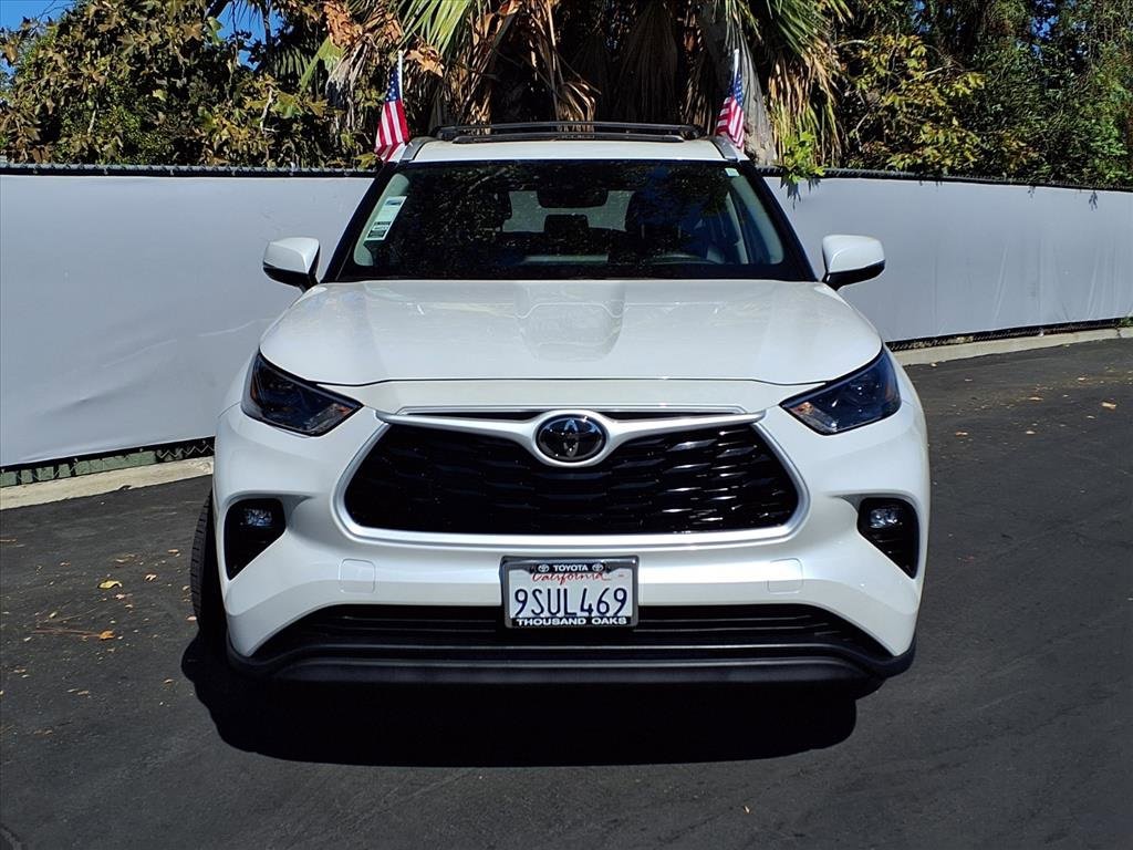 Certified 2025 Toyota Highlander XLE image 2