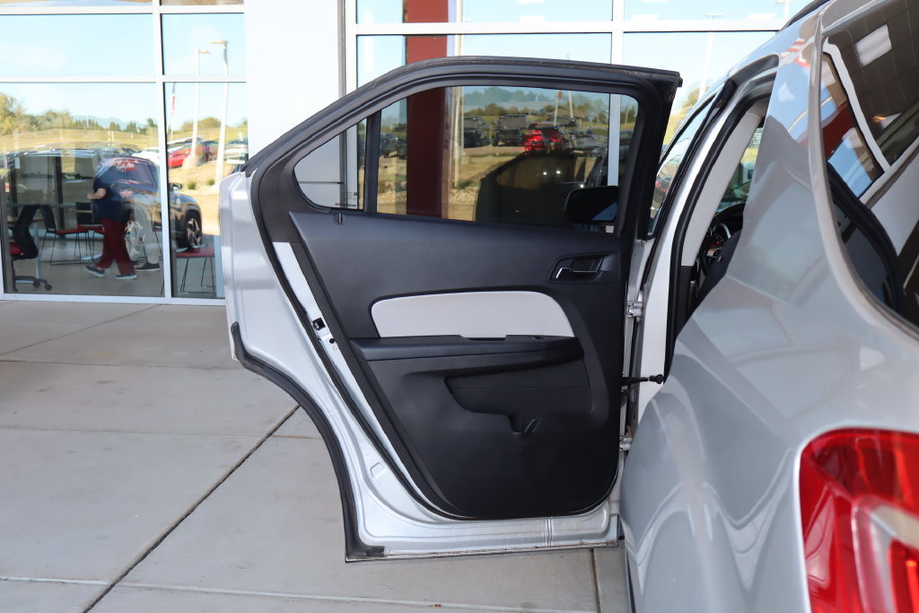 Used 2017 Chevrolet Equinox LT w/ Driver Confidence Package II AWD/4WD image 28