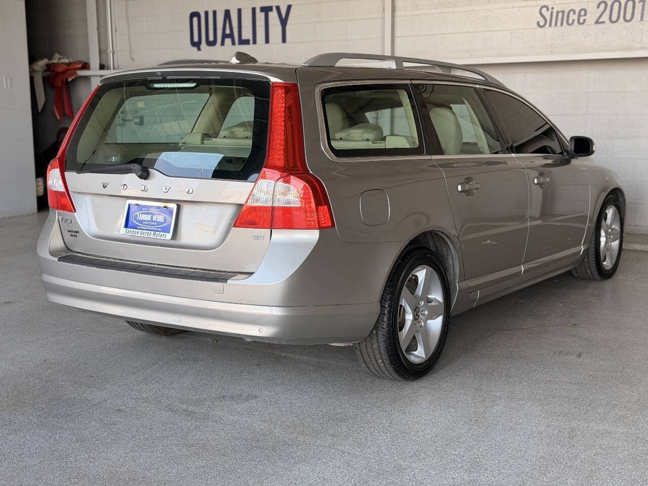 Used 2010 Volvo V70 FWD image 8