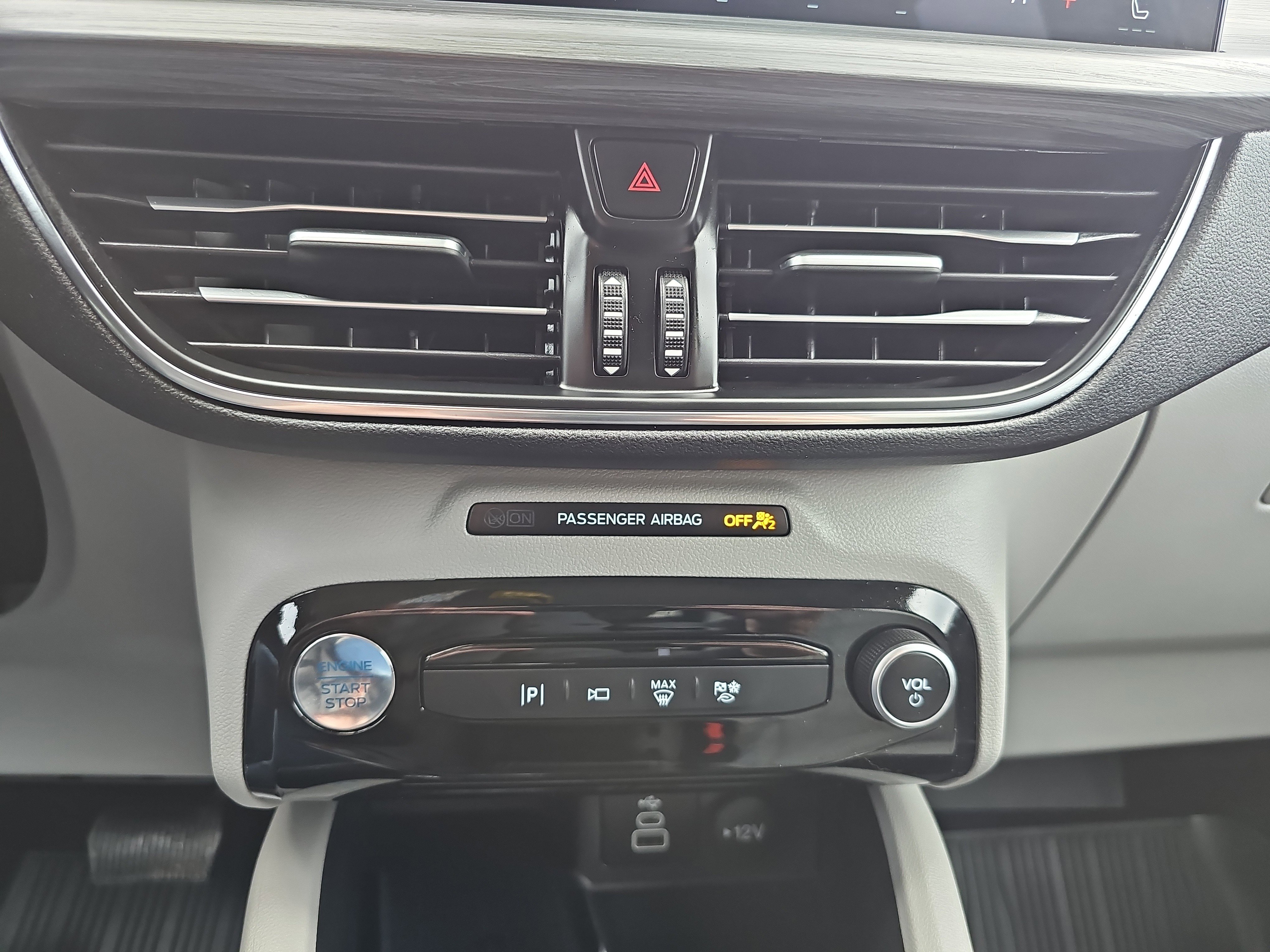 Certified 2024 Ford Escape SE w/ PHEV Premium Package image 31