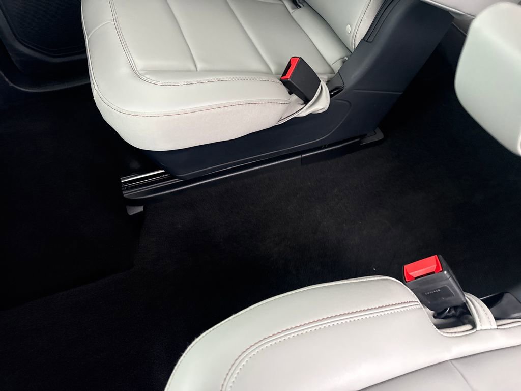 Used 2025 Ford Explorer Active w/ Active Comfort Package image 30