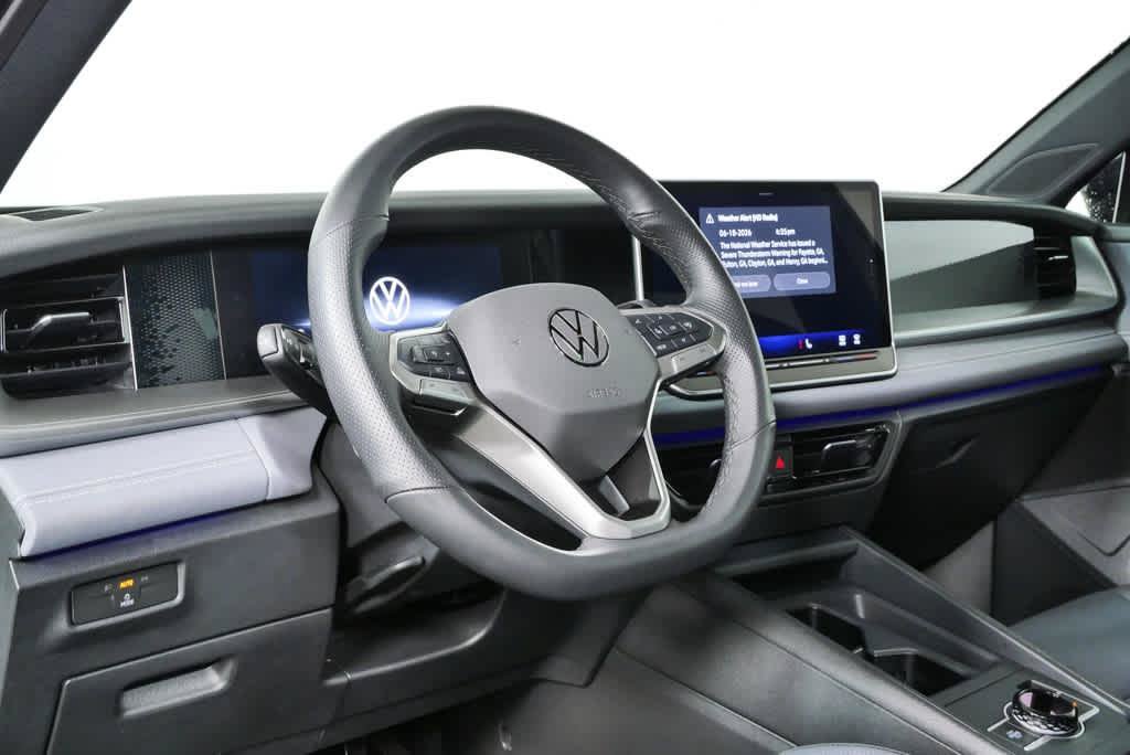 Certified 2025 Volkswagen Tiguan SE R-Line FWD image 7