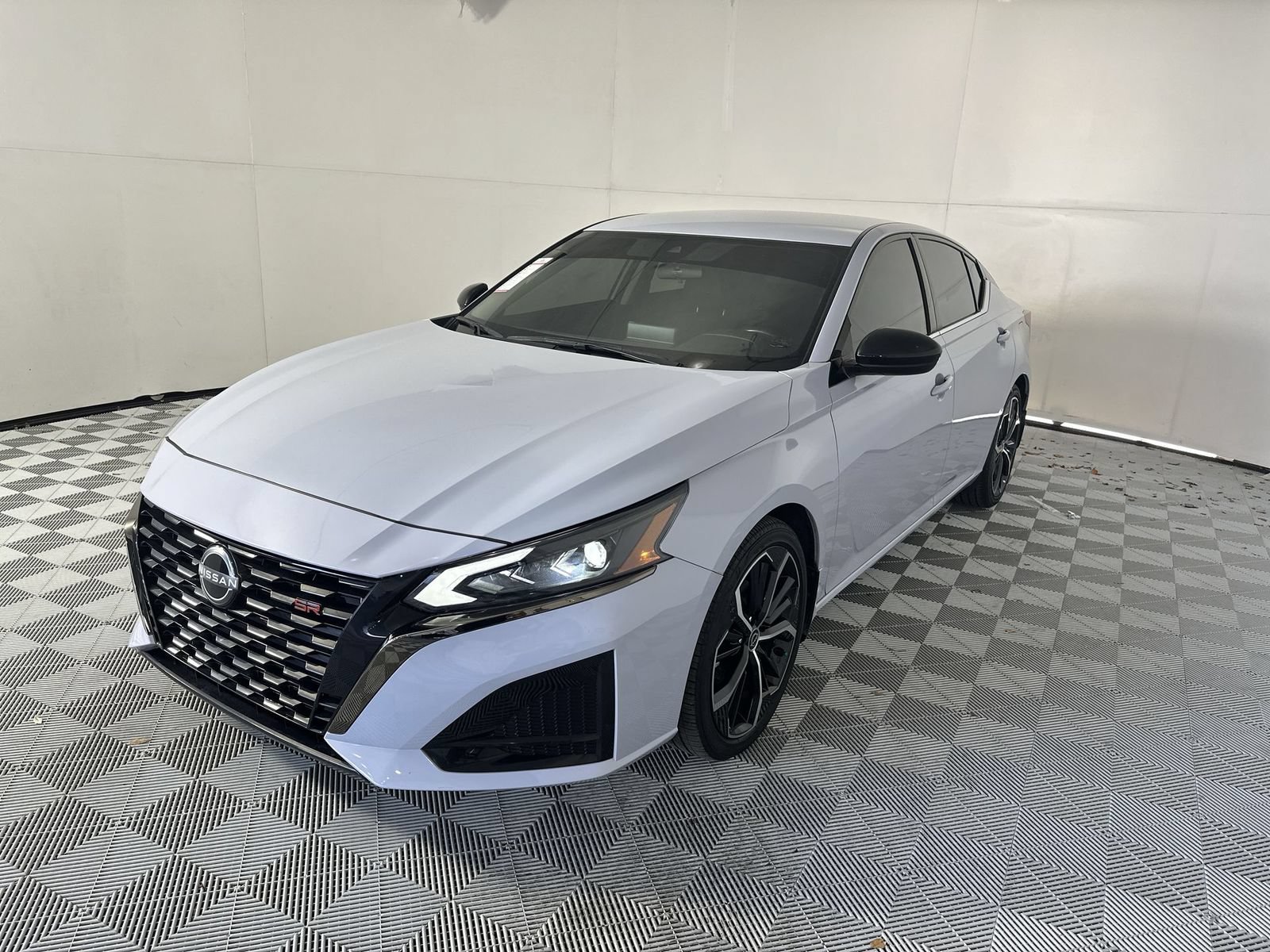 Used 2024 Nissan Altima 2.5 SR FWD image 4