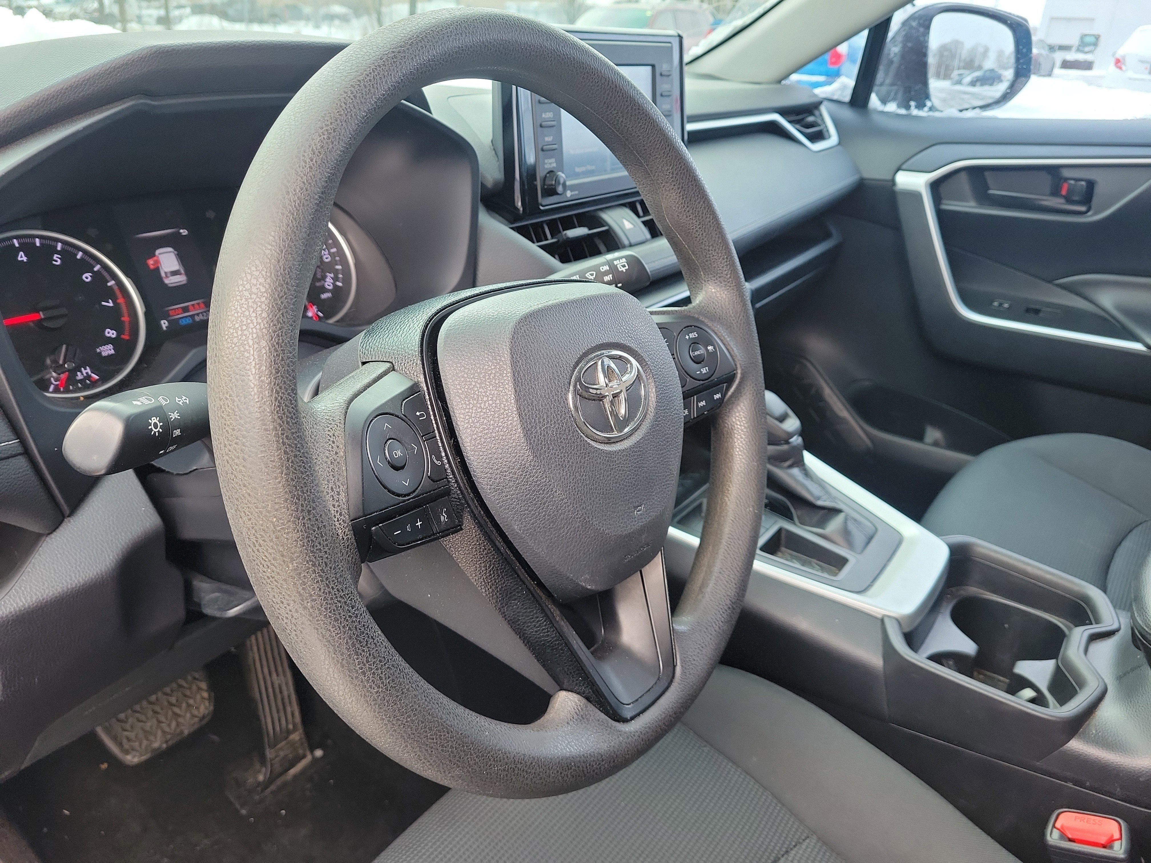 Used 2020 Toyota RAV4 LE image 13