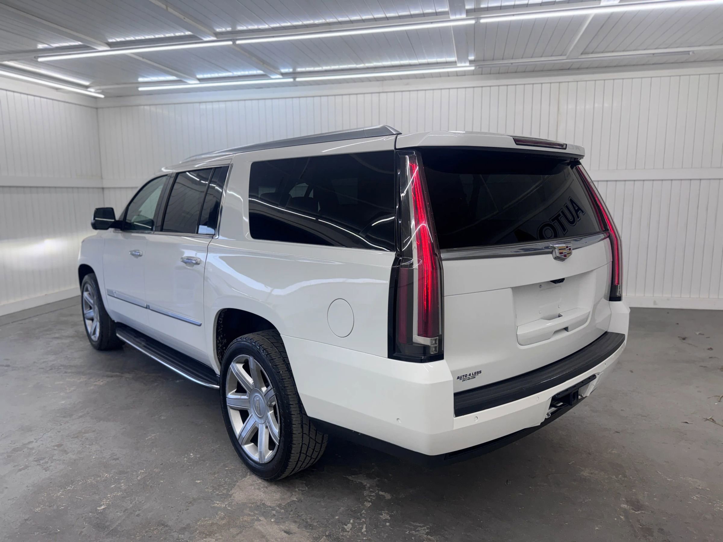 Used 2018 Cadillac Escalade ESV Luxury image 7