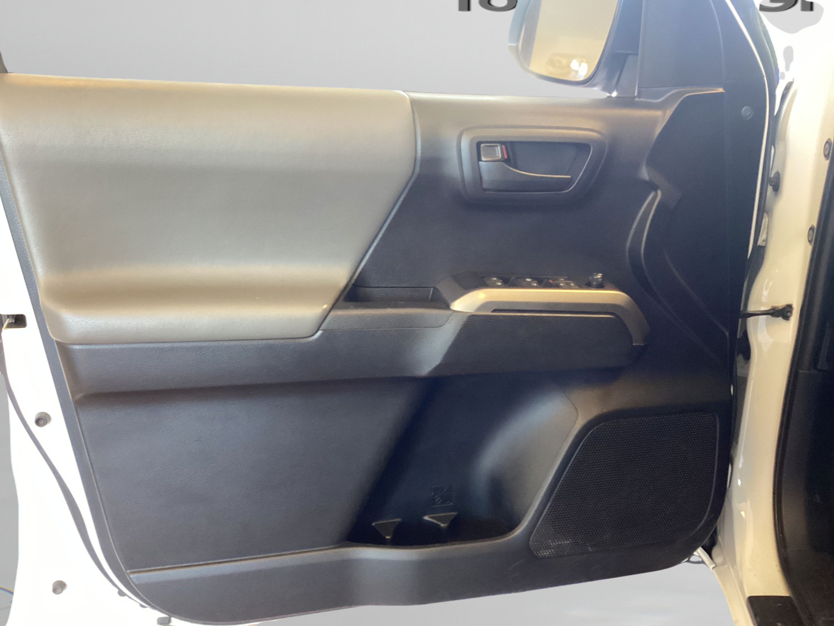 Used 2019 Toyota Tacoma SR5 AWD/4WD image 22