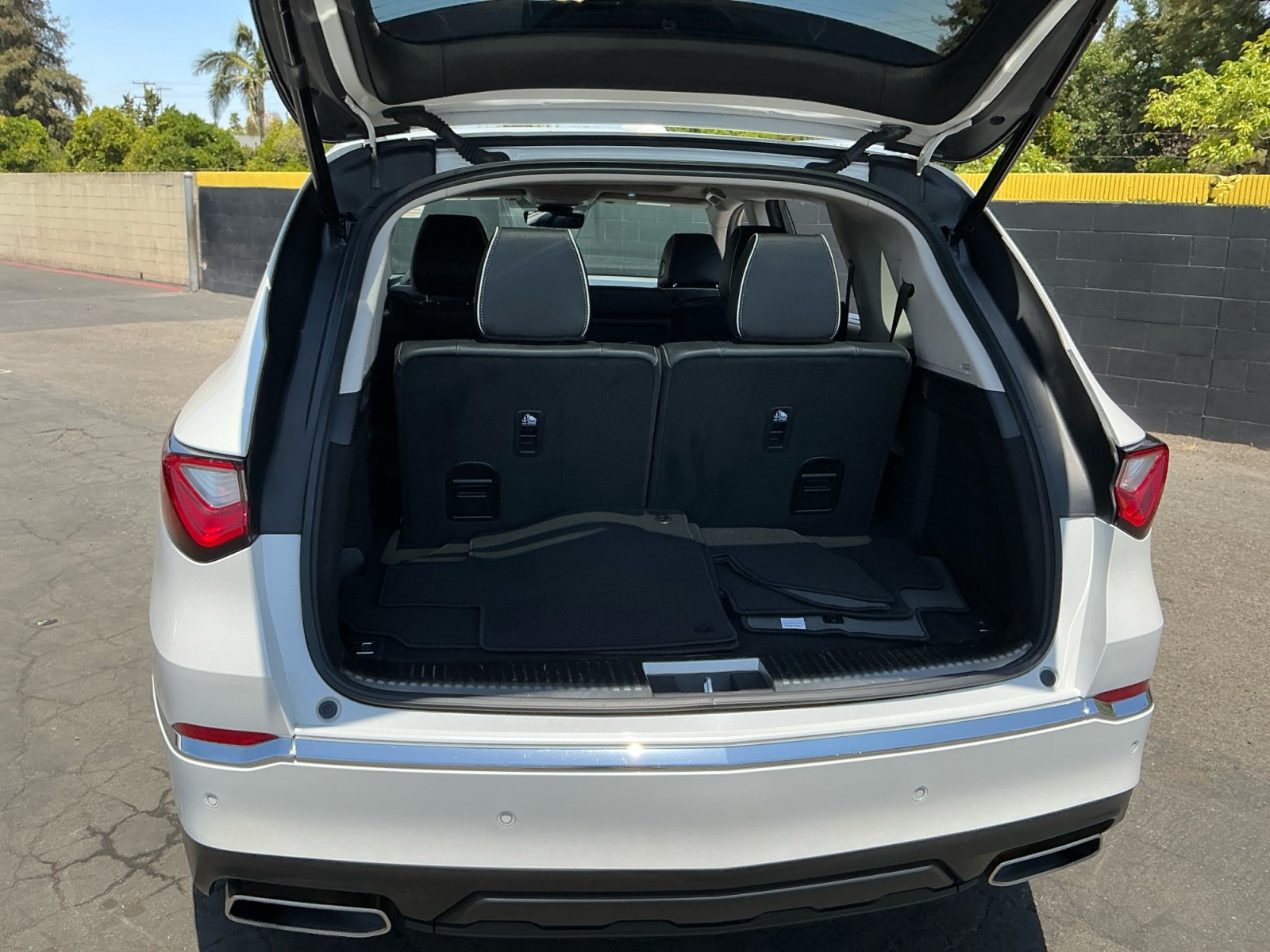 Used 2023 Acura MDX w/ Advance Package AWD/4WD image 24