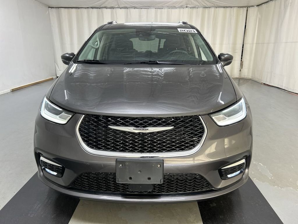 Used 2021 Chrysler Pacifica Touring-L image 3