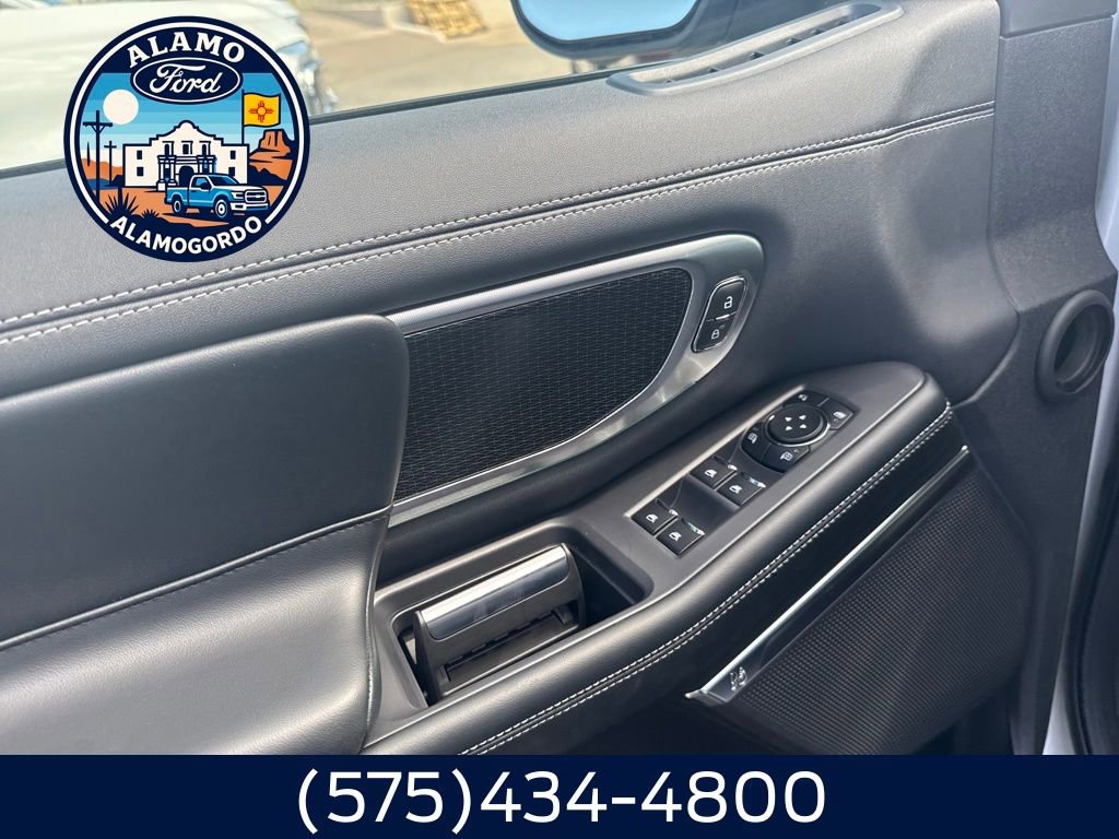 New 2025 Ford Expedition Platinum w/ Stealth Performance Package AWD/4WD image 3