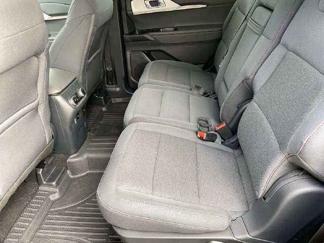 Certified 2025 Ford Explorer Active AWD/4WD image 18