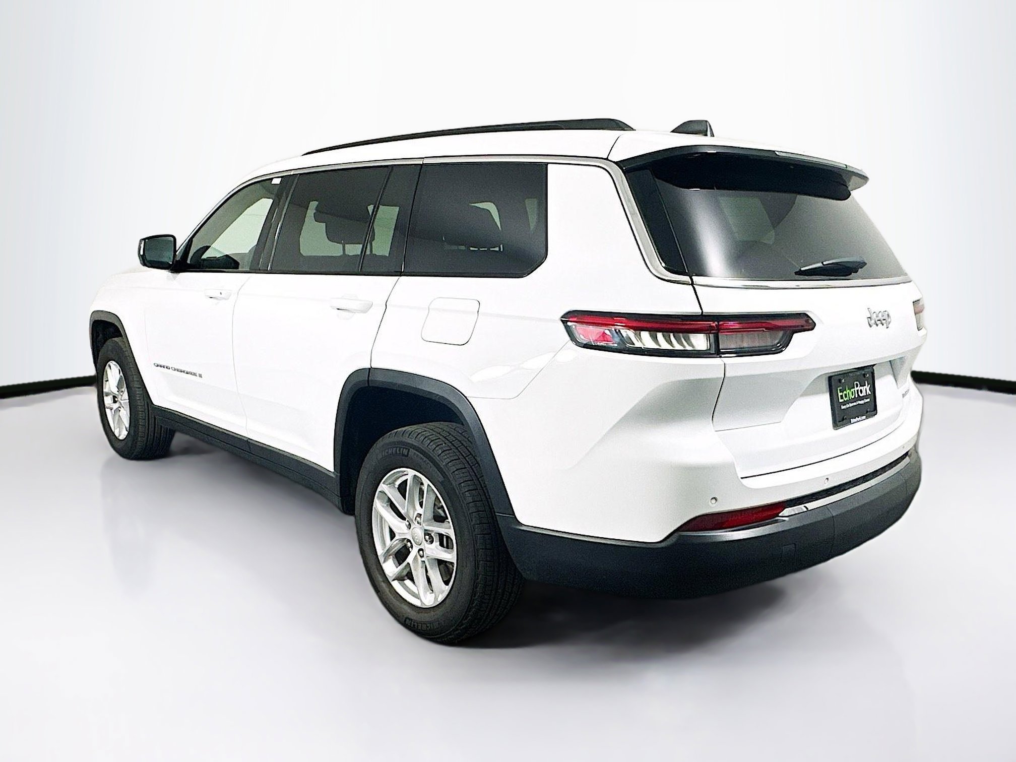 Used 2025 Jeep Grand Cherokee L Laredo image 5