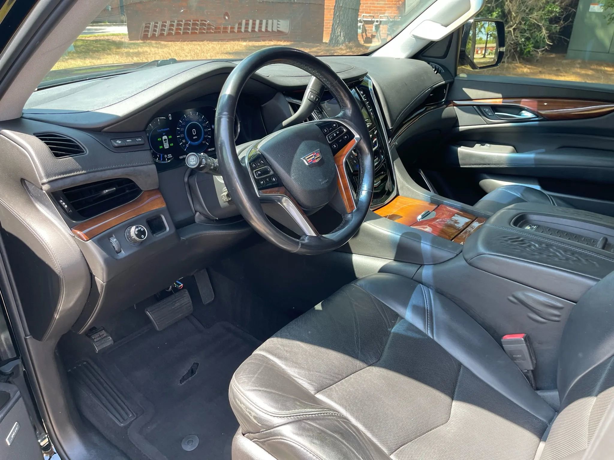 Used 2016 Cadillac Escalade Luxury image 11