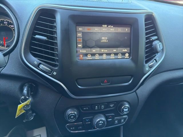 Used 2019 Jeep Cherokee Latitude w/ Popular Appearance Group FWD image 31