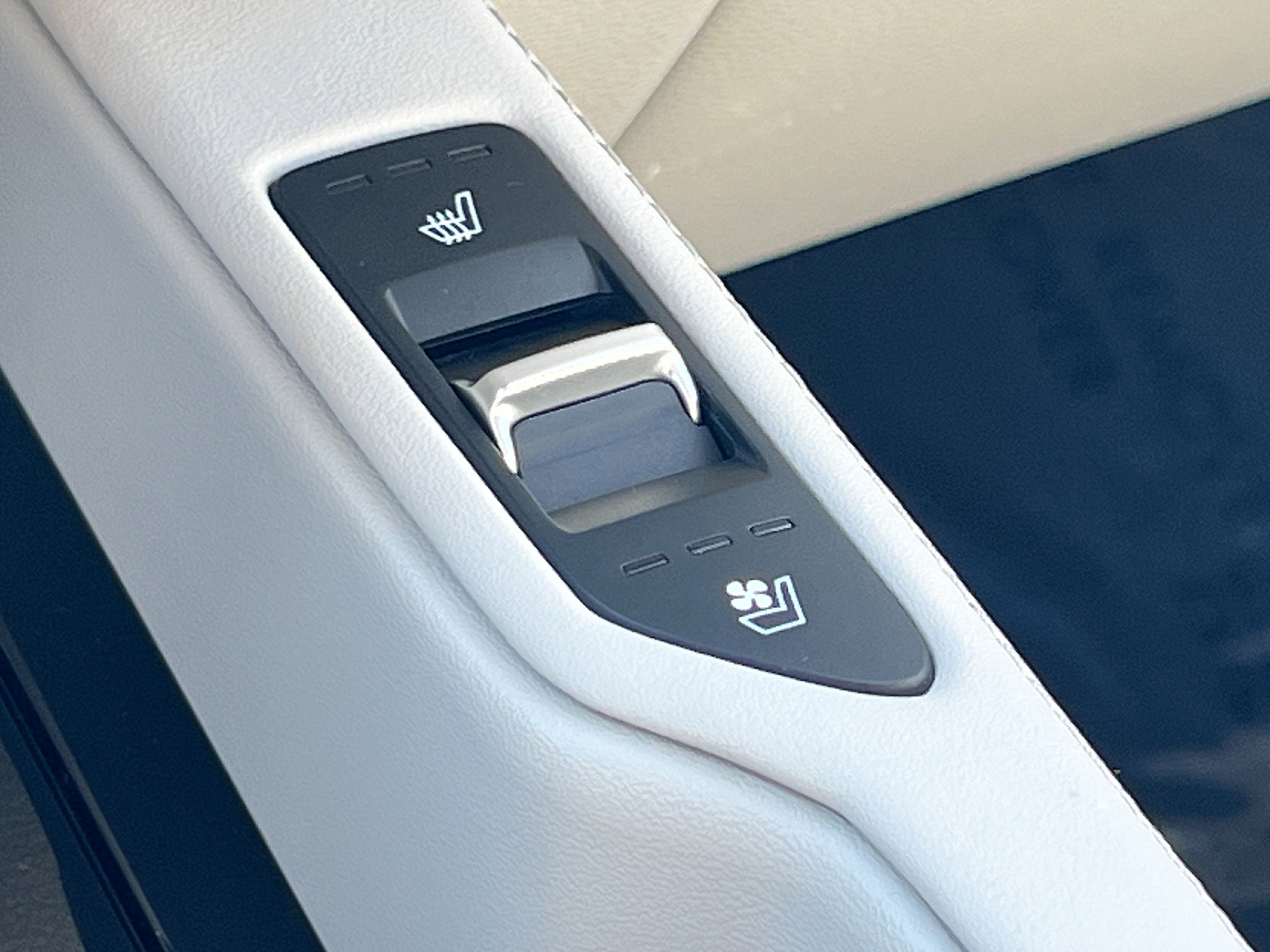 Used 2020 Kia Telluride SX w/ SX Prestige Package image 20