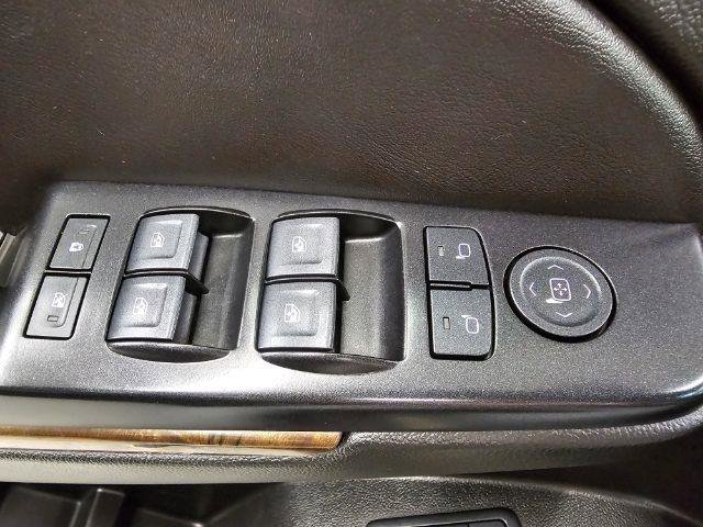 Used 2018 Chevrolet Suburban LT AWD/4WD image 28