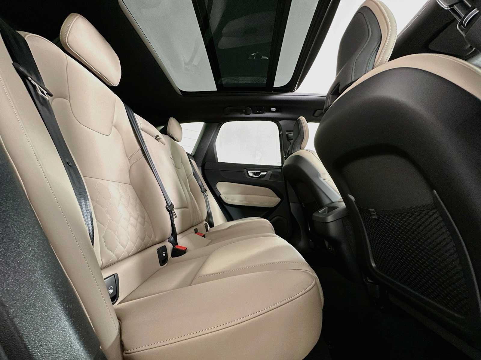 New 2026 Volvo XC60 B5 Plus w/ Climate Package PRO AWD/4WD image 24