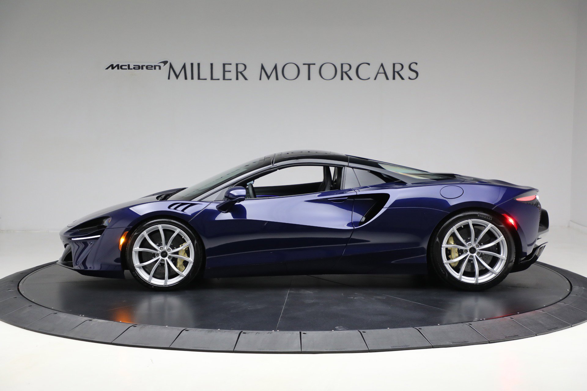 New 2025 McLaren Artura TechLux image 23