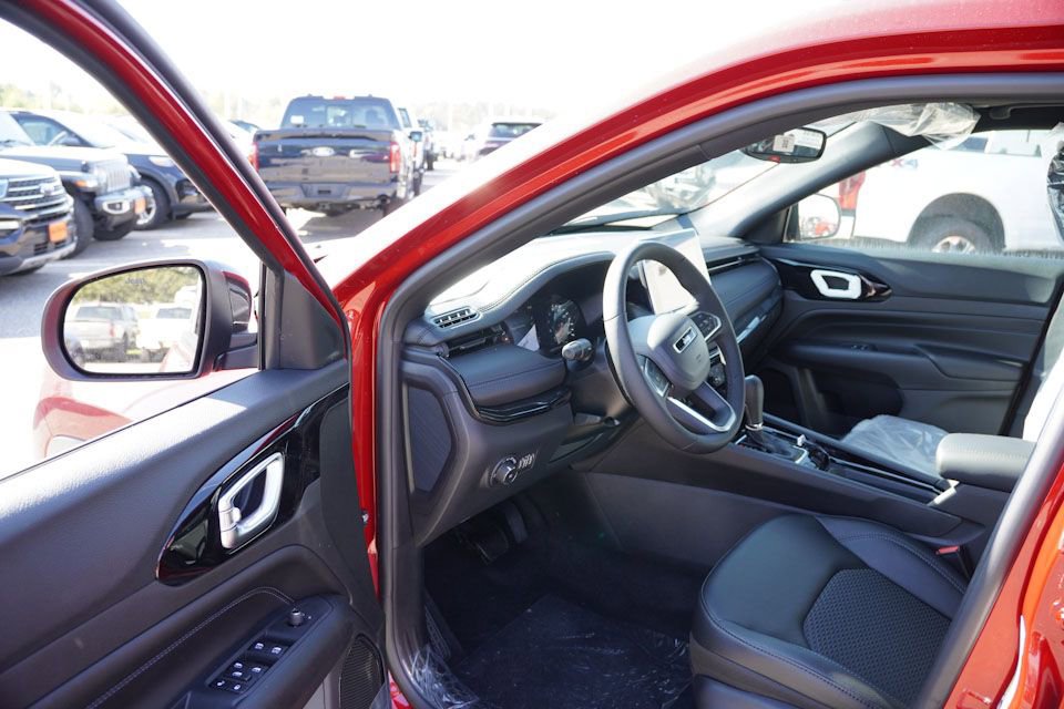 New 2025 Jeep Compass Latitude w/ Sun & Sound Group image 10