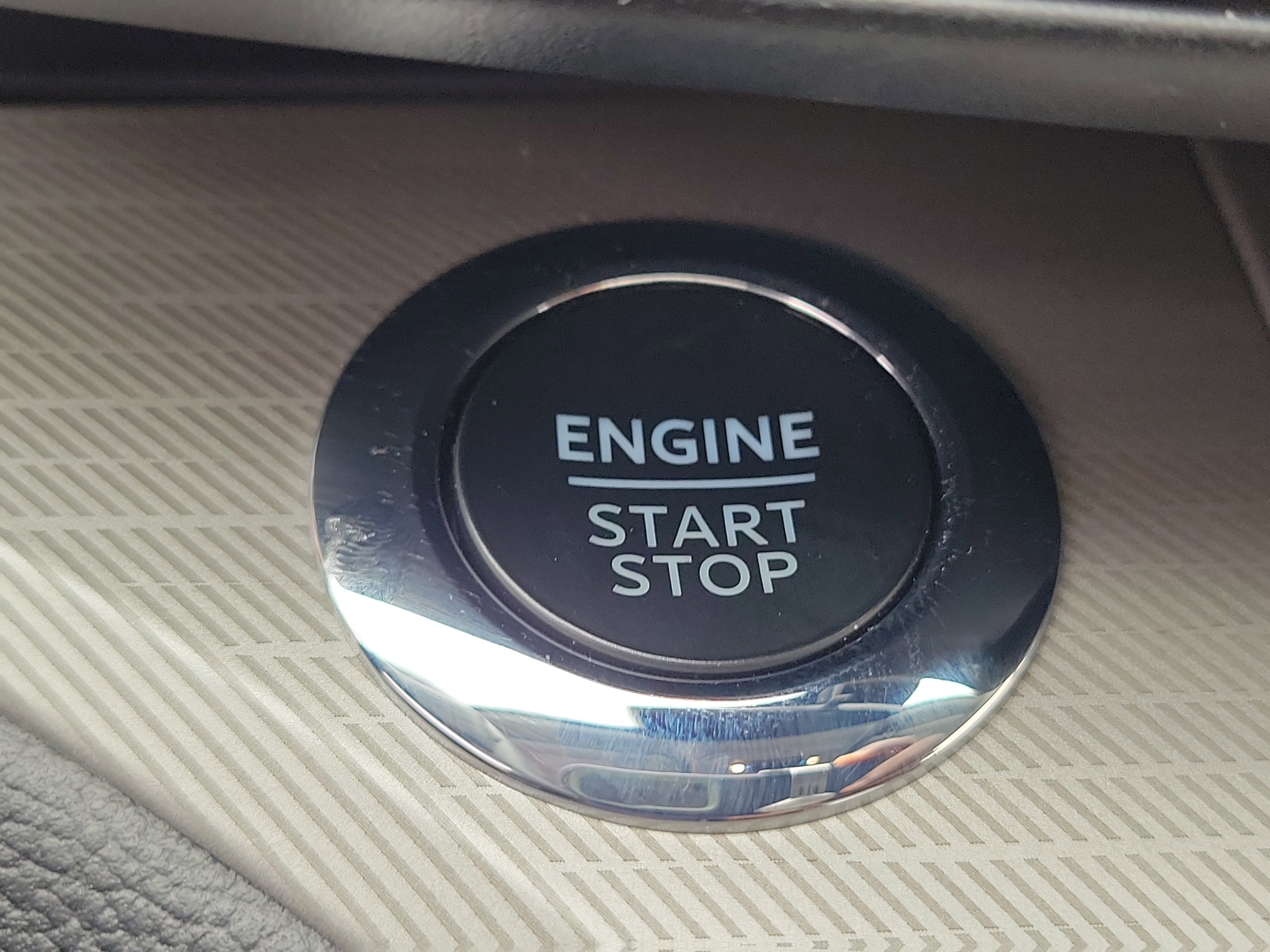 Used 2023 Ford Explorer XLT w/ Equipment Group 202A AWD/4WD image 32