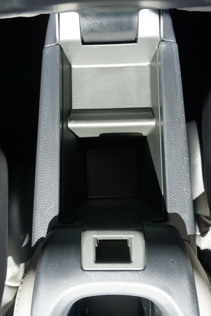 Used 2020 Honda HR-V LX image 39