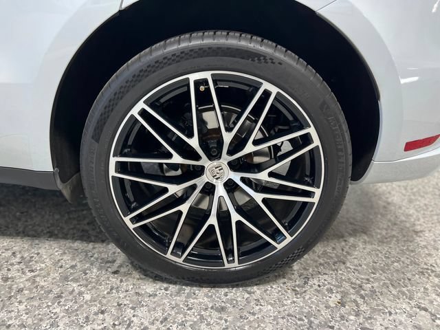 Used 2023 Porsche Macan Base image 41