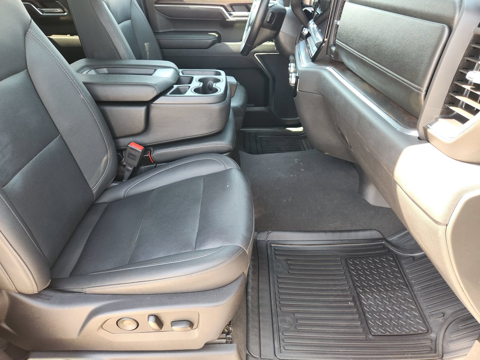 Used 2025 GMC Sierra 1500 SLT RWD image 17