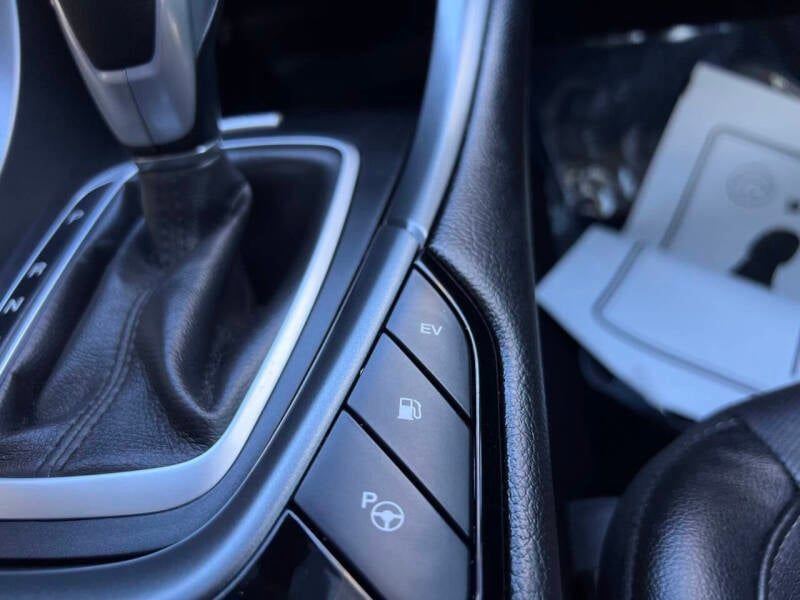 Used 2016 Ford Fusion Energi Titanium w/ Driver Assist Package image 17