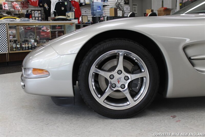 Used 2000 Chevrolet Corvette Convertible w/ Performance Handling Pkg RWD image 27