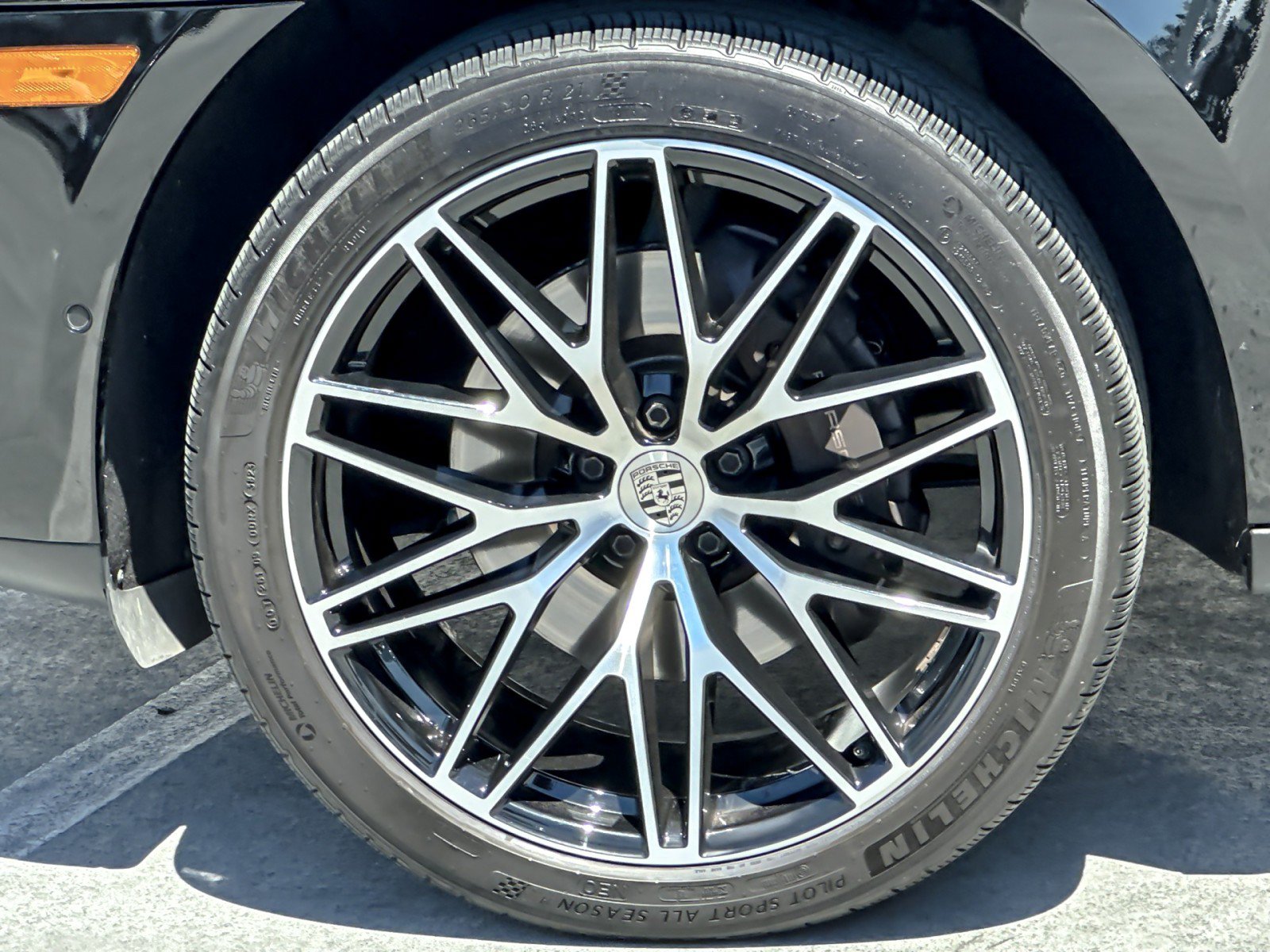 Used 2023 Porsche Macan AWD/4WD image 26