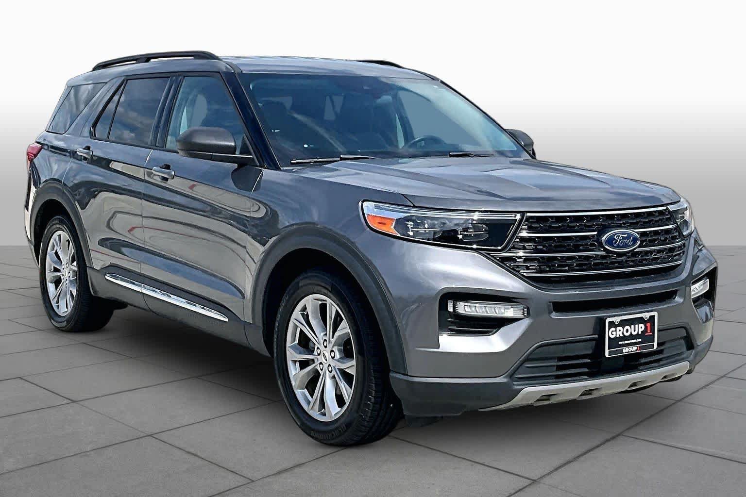 Used 2021 Ford Explorer XLT w/ Equipment Group 202A RWD image 3
