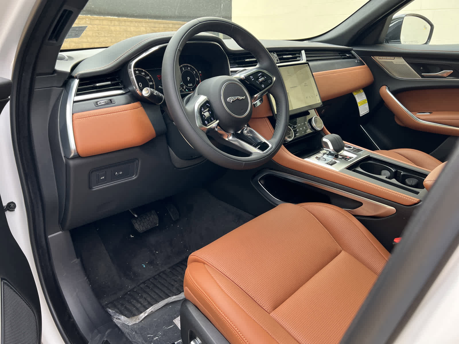 Used 2025 Jaguar F-PACE R-Dynamic S image 11