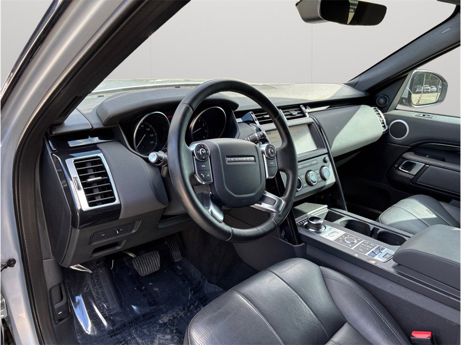 Used 2018 Land Rover Discovery SE image 6