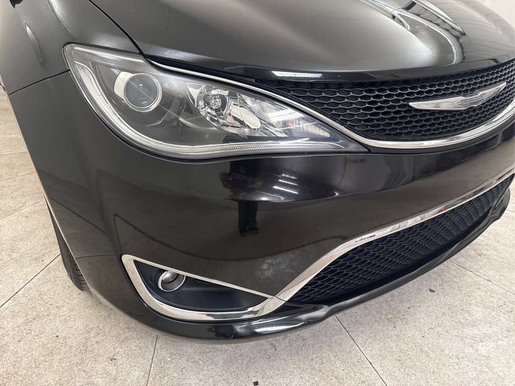 Used 2017 Chrysler Pacifica Touring-L Plus FWD image 16