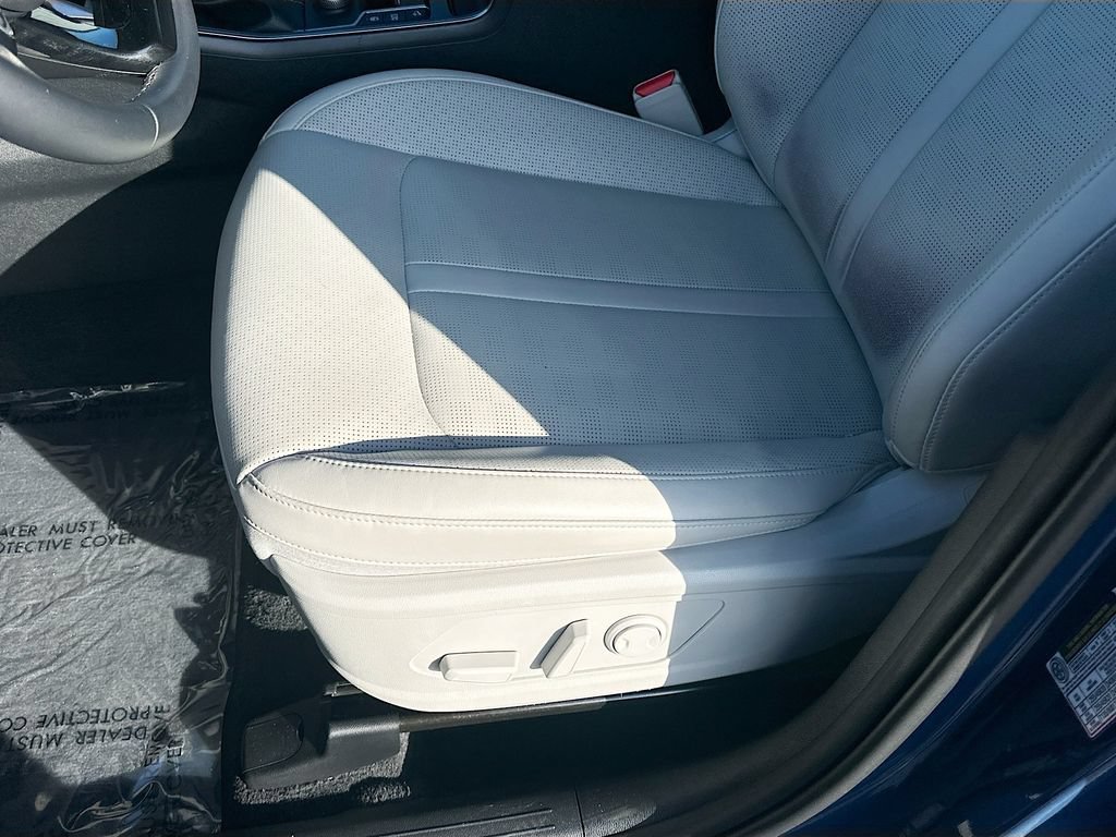 Certified 2025 Kia Sorento EX w/ Panoramic Sunroof Package FWD image 19