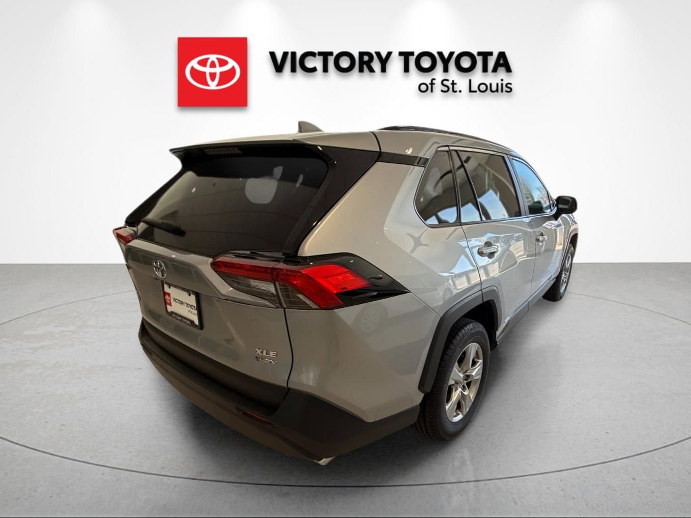 Used 2025 Toyota RAV4 XLE AWD/4WD image 3