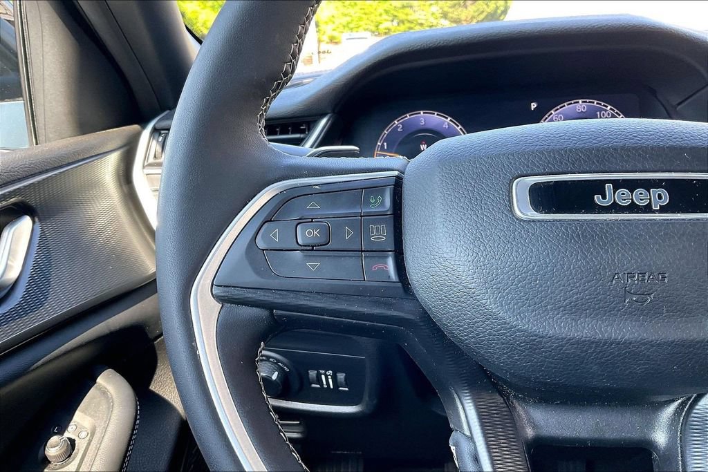 Used 2023 Jeep Grand Cherokee Altitude AWD/4WD image 33